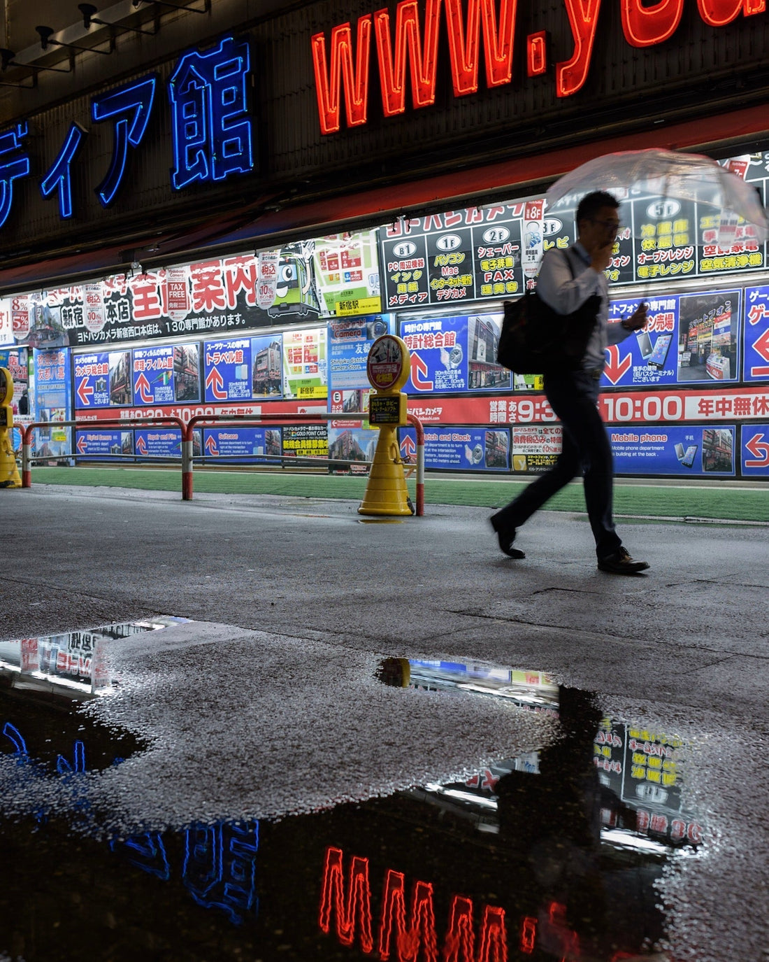 Shinjuku reflections in the rain